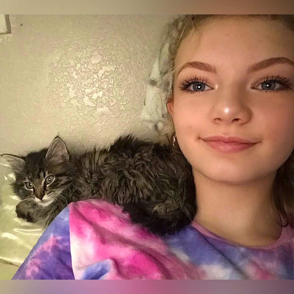 Meet your Posher, Chloe